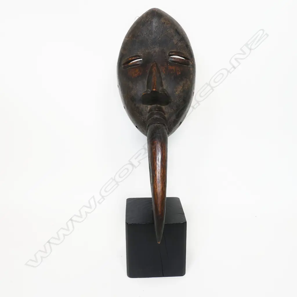 An African bird mask, Image 1++